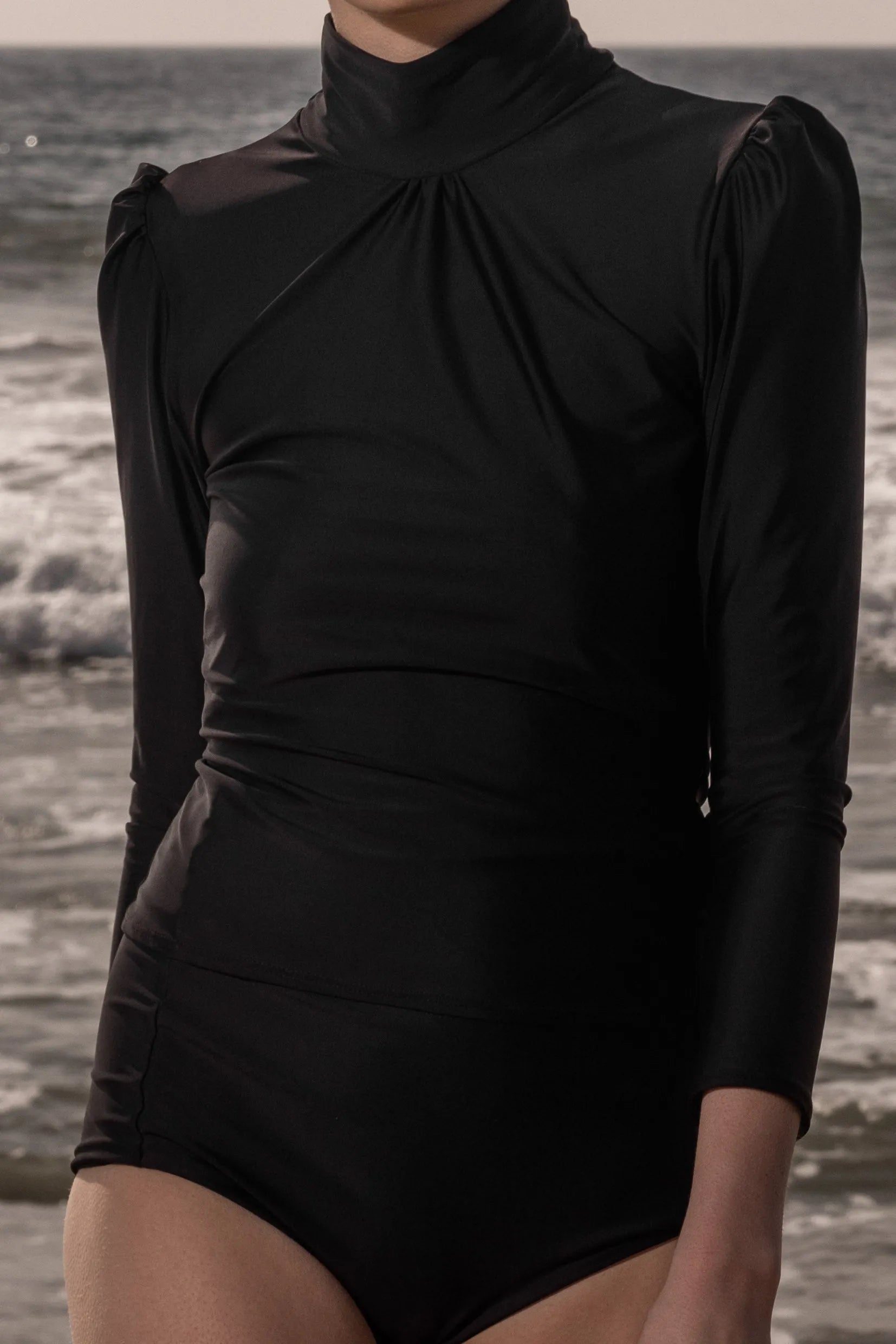 Izzy Rashguard - Black - Heidi Merrick