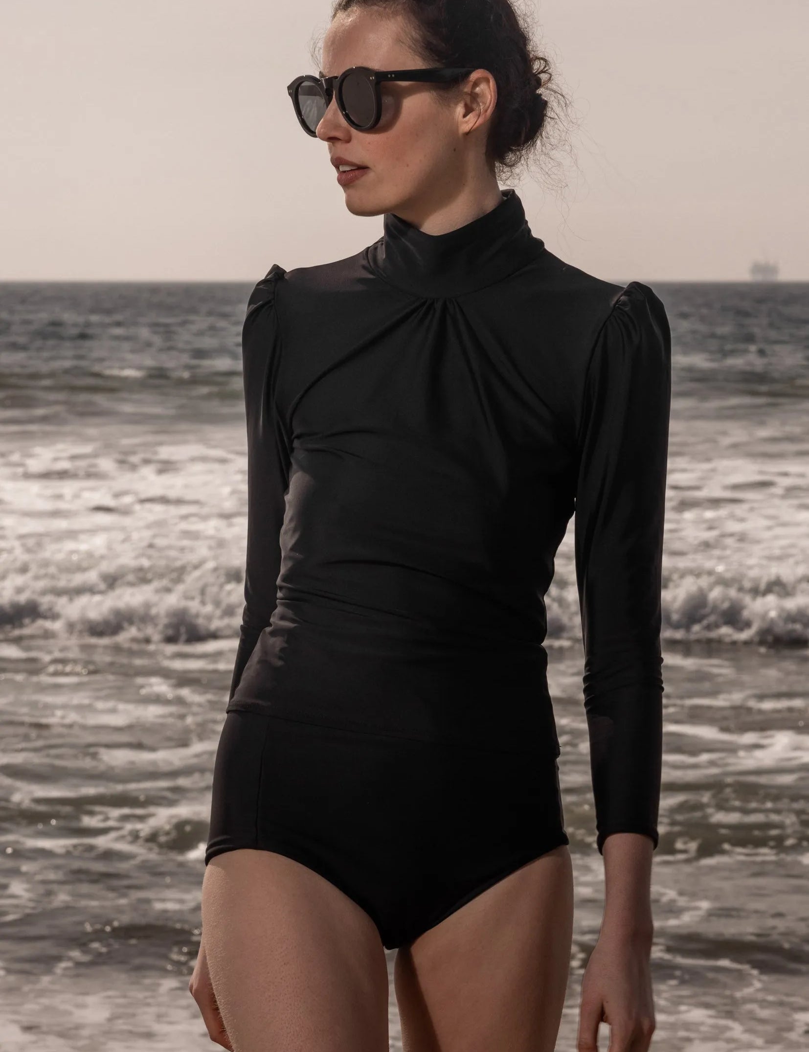 Izzy Rashguard - Black - Heidi Merrick