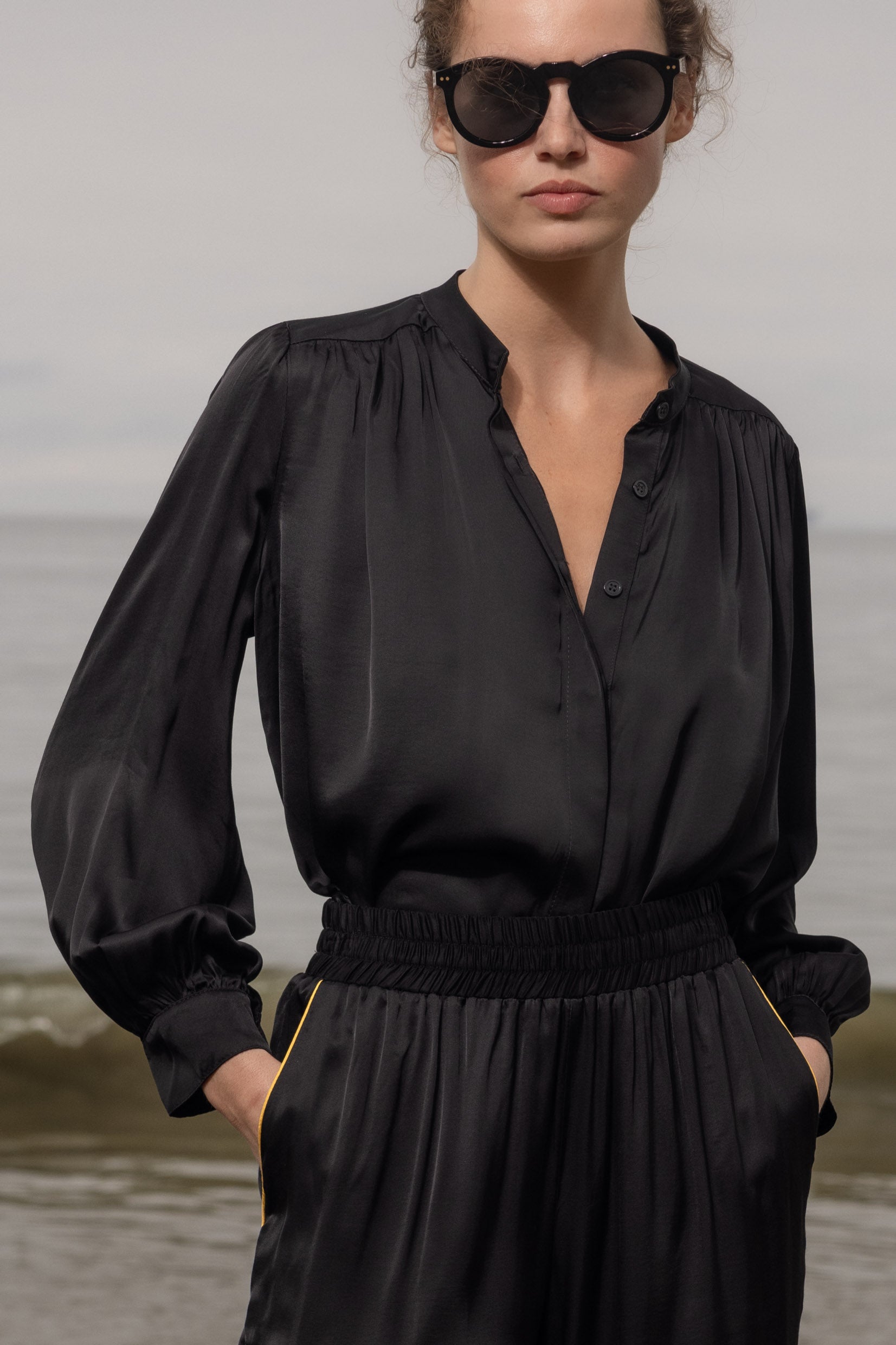 Farah Blouse - Noir - Heidi Merrick