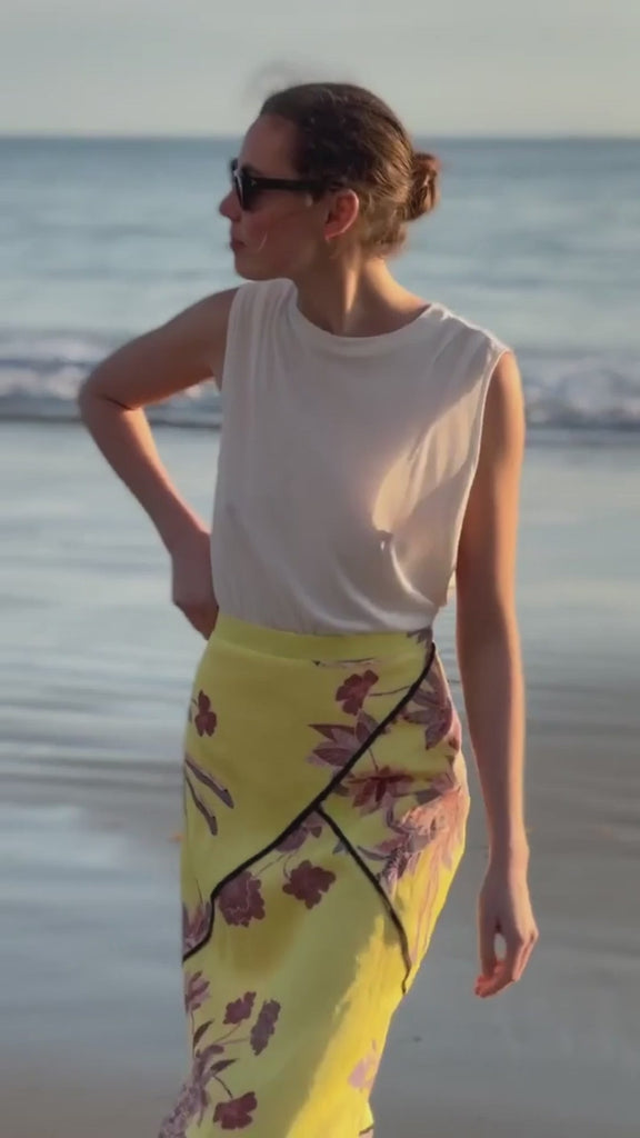 Geometry Skirt - Yellow Batik - video